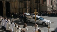 Zbohom, maestro! Pozrite si zábery z poslednej rozlúčky s Karlom Gottom