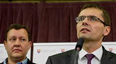 ONLINE: Po Pavlisovi by mal odstúpiť aj Fico, tvrdí opozícia