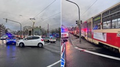 Starenka išla na červenú, vošla do cesty električke. Utrpela vážne zranenia