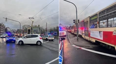 Starenka išla na červenú, vošla do cesty električke. Utrpela vážne zranenia