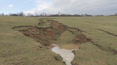 Na mnohých miestach Slovenska sa objavili zosuvy pôdy. Nejde pritom len o tektonickú činnosť