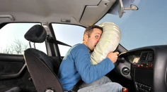Ďalšia veľká automobilka zvoláva vozidlá. Ich airbagy spájajú s úmrtiami a zraneniami