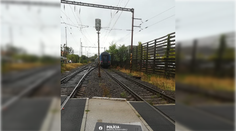 Tragická zrážka pri stanici v Malackách. Stret s vlakom neprežil 52-ročný muž