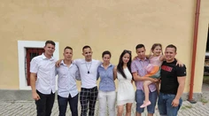 Rozdelili ich v detskom domove. Sedem súrodencov sa už našlo, hľadajú poslednú stratenú sestru