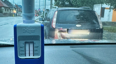 Vodičovi vyšiel pozitívny test na štyri drogy. Prekvapene sa pýtal, prečo tam nie je aj kokaín