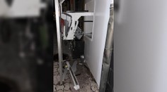 FOTO a VIDEO: Bankomat vybuchol policajtom pod nosom. Nové zistenie naznačuje, že zlodeji mali pomoc zvnútra
