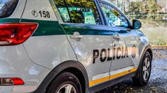 Prestrelka medzi mužmi pri Fiľakove. Sú zranení, jeden z nich kričal v dedine o pomoc