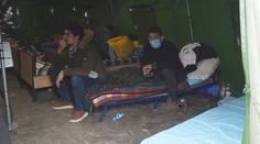 Skúšajú to dookola. Mnohí utečenci sa napriek kontrolám za hranice dostanú a späť sa nevracajú