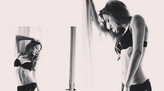 Krásna česká modelka sa opila a sadla za volant. Nabúrala do známeho lyžiara