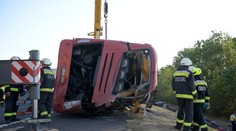 „Kričali o pomoc, ostali pripučení pod sedadlami. Rukami som sa vyhrabala von.“ Žena opísala hrôzu z nehody autobusu