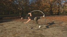 Stanislav robí akrobacie, ktoré vyrážajú dych. Disciplíne Cyr wheel sa venuje len niekoľko Slovákov