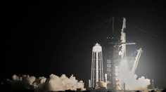 Raketa SpaceX vyniesla nad polárne oblasti Zeme štyroch astronautov