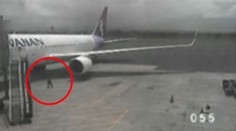 Ako to mohol prežiť? Tínedžer letel na motore lietadla 4 000 km