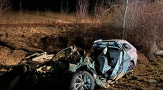 Pri Prievidzi sa zrazilo auto s autobusom. Neprežila vodička a jej štvorročná dcéra