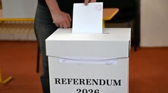 Na Slovensku sa začalo referendum. Rozhoduje sa o Ficovej rente aj návrate ÚŠP a NAKA