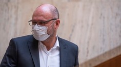 Nielen bezcitný, ale aj neschopný. Je načase odvolať Sulíka, vyzýva Pollák z OĽaNO