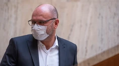 Nielen bezcitný, ale aj neschopný. Je načase odvolať Sulíka, vyzýva Pollák z OĽaNO