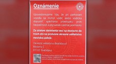 Našli ste si nálepku na aute? Dávajte si pozor, podvodníci majú nový trik