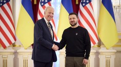 Americký prezident sa prekvapujúco objavil v Kyjeve. Joe Biden Ukrajine sľúbil ďalšiu vojenskú pomoc za pol miliardy dolárov