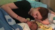 Žiačka (14), ktorá nedávno porodila, oznámila so svojim priateľom (11) nečakanú správu