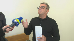 Pustili sa do seba pred kamerami. Po súde sa medzi Jozefom Pročkom a Miroslavom Sujom strhla hádka