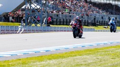 VIDEO: Austrálska divočina sa opäť nezaprela. Na Moto GP sa víťaz šprintu zrazil s votrelcom na trase