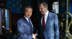 Peking ponúka mierový plán na ukončenie vojny, čínske zbrojovky medzitým dohadujú dodávky zbraní pre Rusko