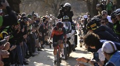 Epické štrkové preteky ovládol britský multitalent, Sagan nestačil v najťažších pasážach