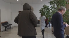 Policajt vážne zranil zadržaného muža, keď ho sotil do cely. Vypočul si rozsudok