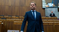 Prvá roztržka. Matovič vykričal Pellegrinimu, že nemá rád chlapov s červenými tangáčmi, ktorí si vodia domov pánske návštevy