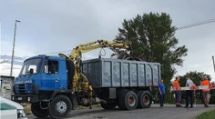 Bager v Šali strhol trakčné vedenie. Vlaky tadiaľ neprejdú