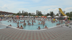 V Štúrove na juhu Slovenska si už ľudia užívajú letné kúpalisko