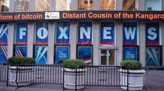 Televízia Fox News zaplatí za šírenie lží takmer 800 miliónov dolárov