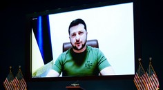 Zelenskyj prirovnal ruskú inváziu k útoku na Pearl Harbor i pádu dvojičiek. Kongres požiadal o ďalšiu pomoc