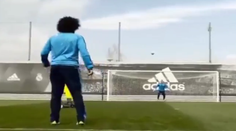 VIDEO: Brankár Realu Madrid predviedol ohromujúci akrobatický zákrok