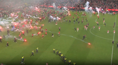 FOTO+VIDEO: Šialené scény z derby obleteli svet, Česi sa hanbia. Fanúšikovia napadli slovenského brankára