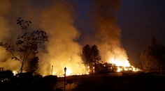 Najmenej desať mŕtvych pri požiaroch v Kalifornii