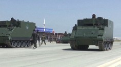 Americká vojenská technika, vrtuľníky, tanky. Taliban usporiadal obrovskú prehliadku, prišli aj spojenci z Ruska a Číny