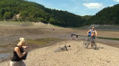 Rieky vysychajú, lesy a polia horia. Pekelné teplo trýzni celú Európu