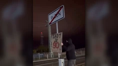 Nabádal vodičov, aby pridali plyn. Za dodatok k dopravnej značke hrozí páchateľovi poriadne vysoká pokuta