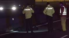 Tragédia na diaľnici medzi Bytčou a Dolným Hričovom. Muža vraj prešlo až osem aút