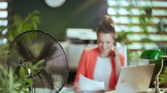 Je vám v práci teplo? Advokát vysvetľuje, čo všetko musí zamestnávateľ počas horúčav zabezpečiť