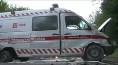 Nezvyčajná nehoda. Medzi Prievidzou a Handlovou sa zrazili dve sanitky