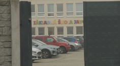 Škola na západe Slovenska sa mení na bojisko. Starostka odmieta výberové konanie, trpia učitelia aj deti