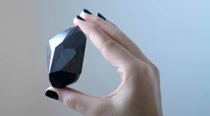 V Dubaji vystavili čierny diamant - najväčší na svete