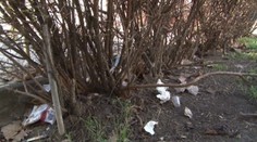 Bezdomovci si spravili vlastnú toaletu. Za kostolom!