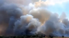 VIDEO: Na Kryme horí po výbuchoch vojenská základňa, ukrajinská rozviedka zodpovednosť za útok poprela