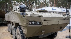 Strely nezastavili ani steny obrneného vozidla. Pri útoku na evakuačné auto zahynul francúzsky novinár