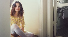 Selena Gomez má dvojníčku. Jej pozadie tromfne aj Kardashianku