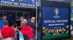 FOTO: Lopta za 150 eur a podľa Slovákov veľmi slabý výber. Aké sú ceny vo fanshopoch na Eure?